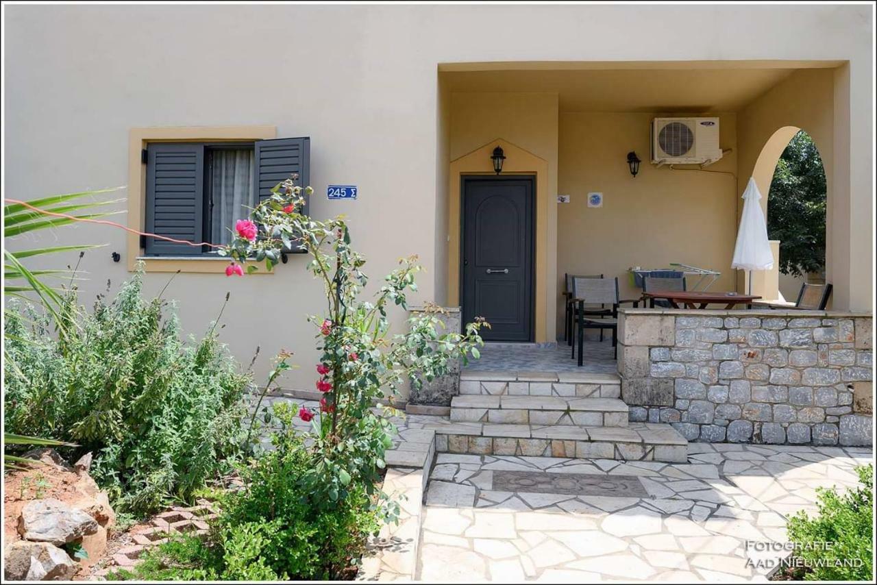 Finikes Apartments Stoúpa Exterior foto